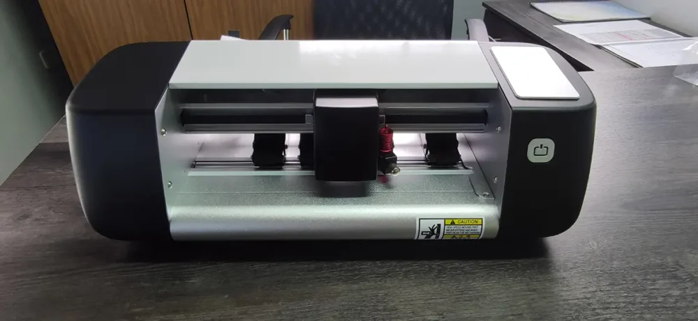 PLOTTER DE CORTE SKYCUT PARA LAMINA PET MICAS DE CELULARES POR APLICACIÓN