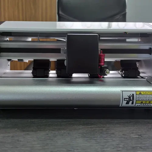 PLOTTER DE CORTE SKYCUT PARA LAMINA PET MICAS DE CELULARES POR APLICACIÓN