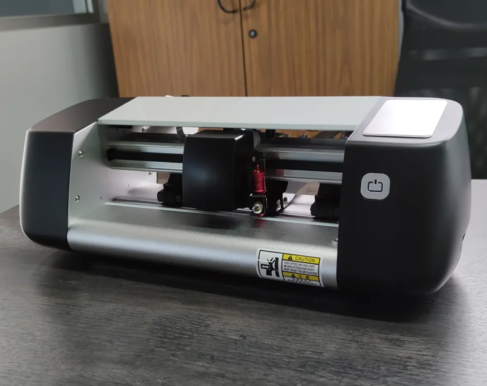 PLOTTER DE CORTE SKYCUT PARA LAMINA PET MICAS DE CELULARES POR APLICACIÓN