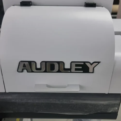 20260623_110327.jpg CAMA PLANA UV AUDLEY 90X60CM 3 CABEZALES TX800 Y SOFTWARE INCLUIDO