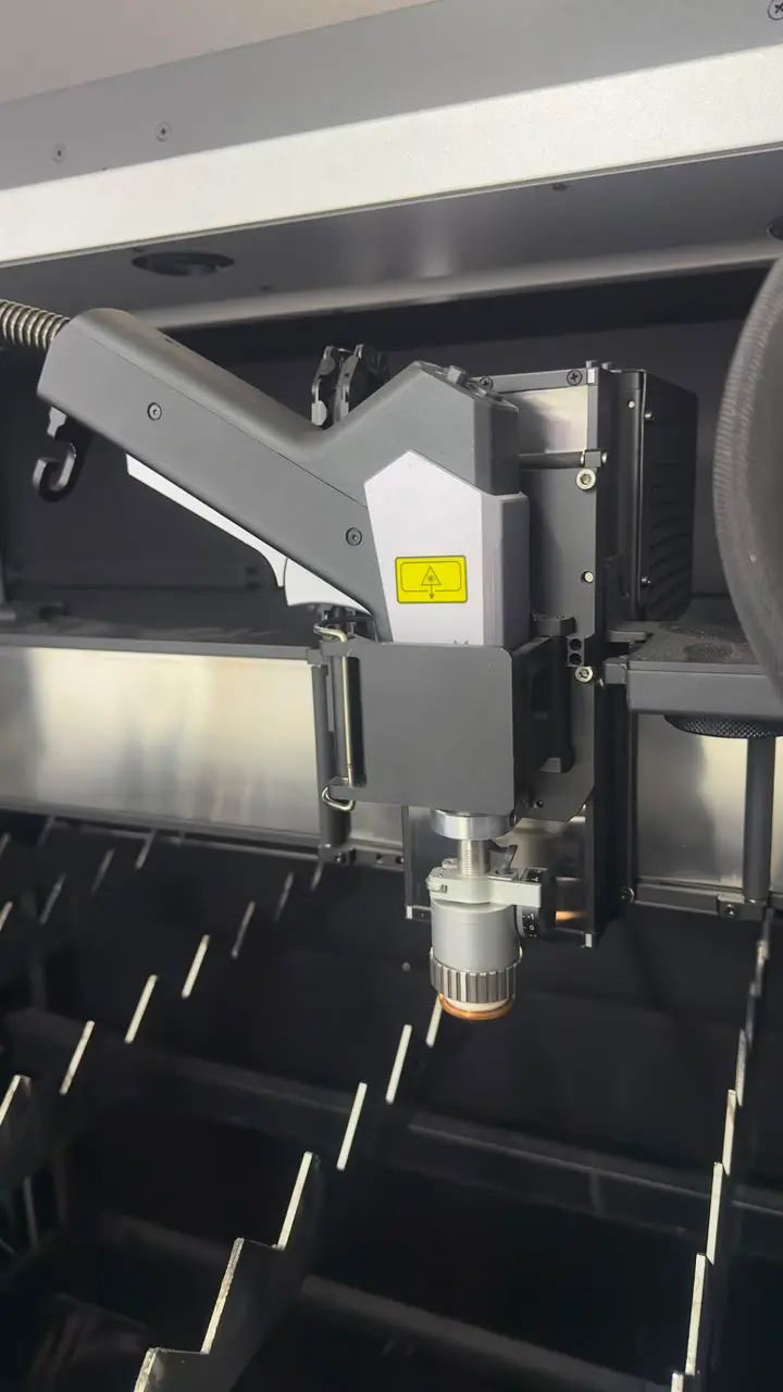 SOLDADORA LASER METALFAB XTOOL CNC 1200W
